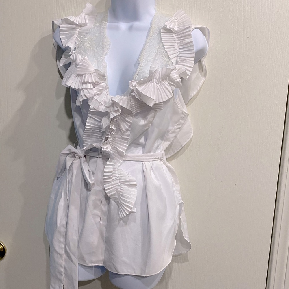 Robbi & Nikki Sz M White Ruffled Top W Sheer Lace